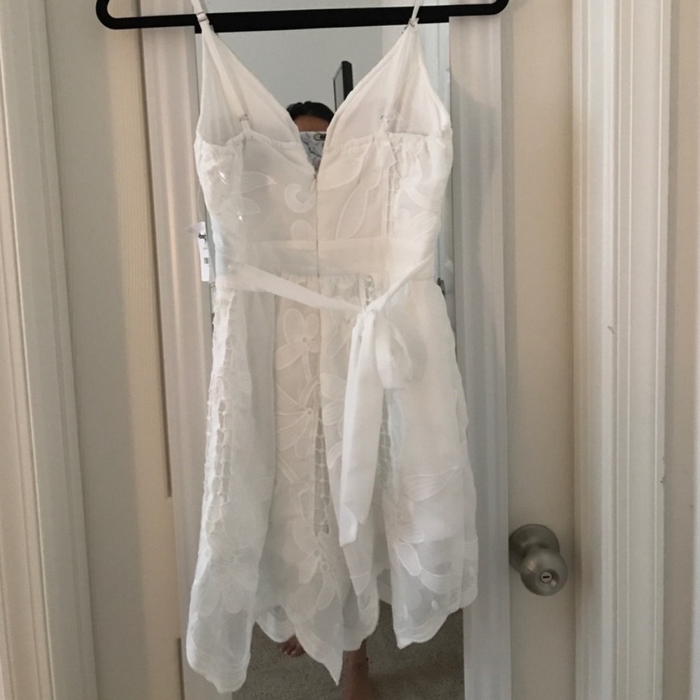 Charlotte Russe White Deep V-Neck Floral Romper - Picture 4 of 8